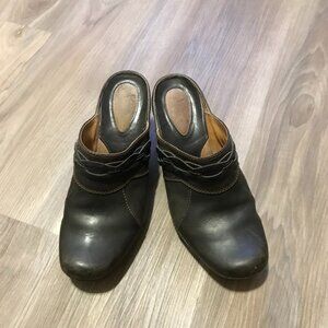 Clarks Artisan Ladies Brown Leather Mules Size 8.5